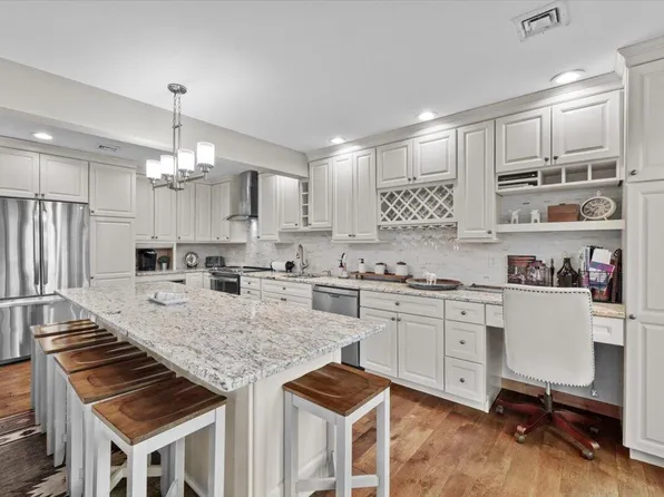 155 Pine Ct, Tannersville, PA 18372
