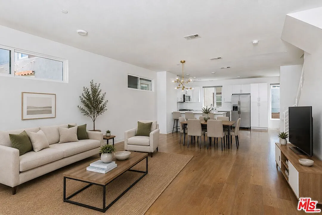 4 bed, 3.0 bath, 1850 sqft, $5,200 — Photo 3