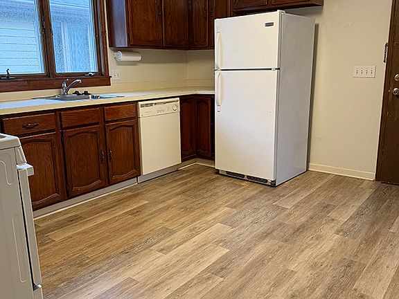 3rd image of 127 School St Floor 2