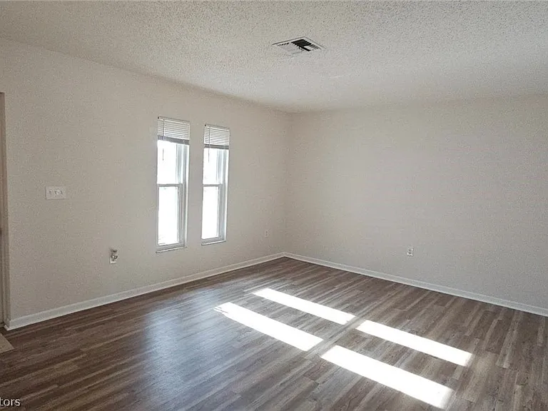 4018 Vilabella Dr — Photo 16