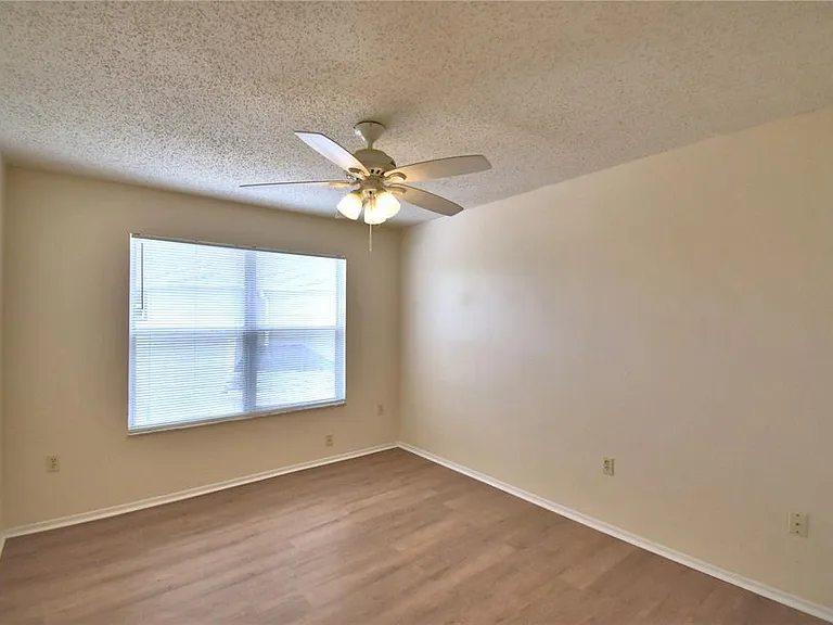 11701 Minto Ct — Photo 35