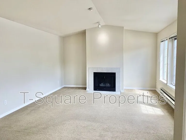 9525 NE 180th St #303 — Photo 2