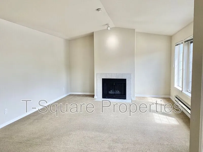 Building Photo - 9525 NE 180th St #303
