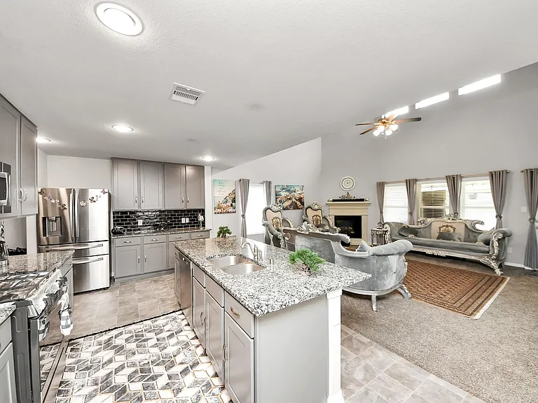 2918 Silverhorn Ln — Photo 16