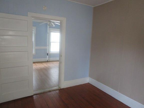 5th image of 476-478 Lonsdale Ave