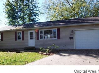 300 N Cedar St, Abingdon, IL 61410