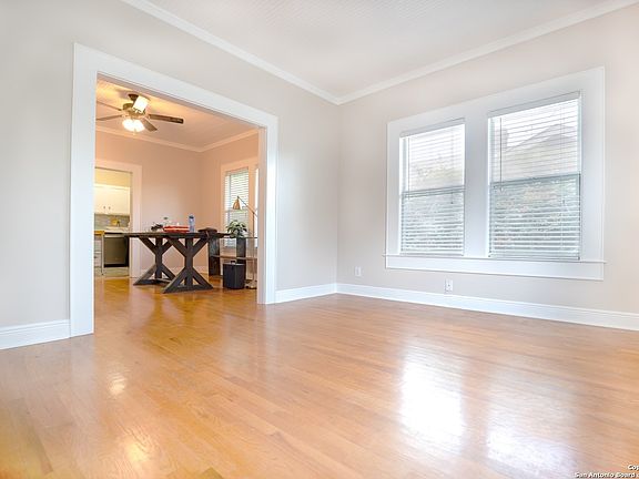5th image of 930 W ELSMERE PL