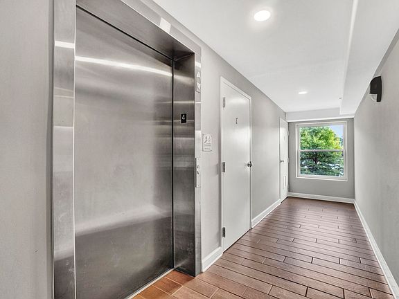 5th image of 1001 Church St #404