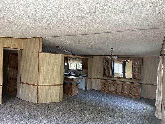 4th image of 409 NW Park West Dr