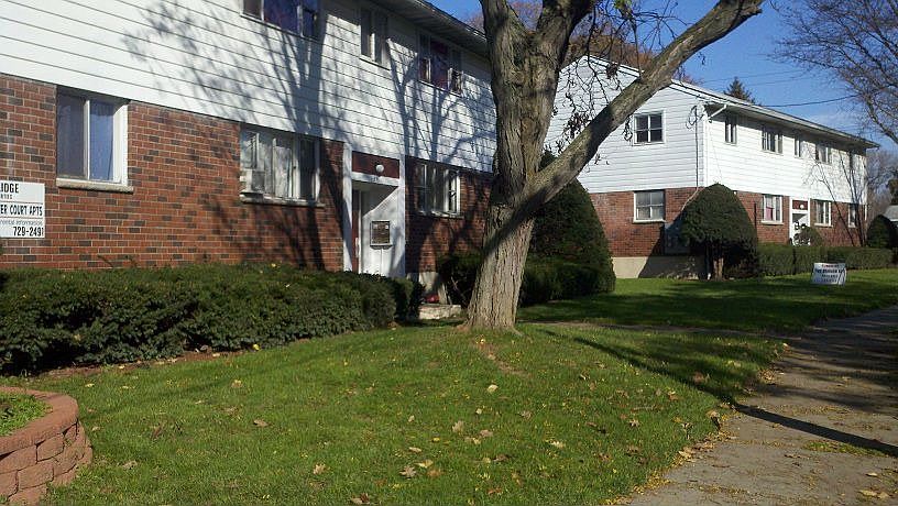 1st image of 8 Webster Ct APT 4