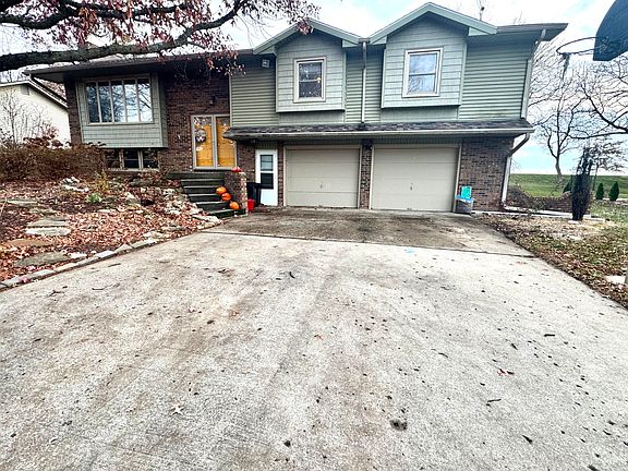 2nd image of 732 N Lake Dr