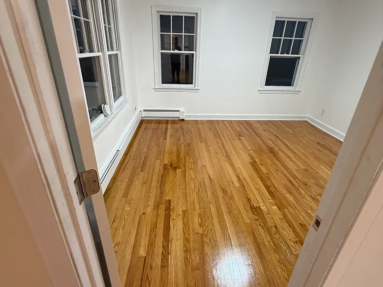 625 Clark St — Photo 16