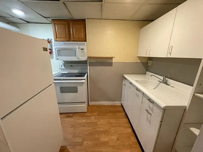 625 E Burlington St — Photo 18