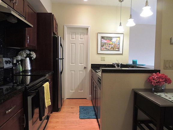3rd image of 953 Auburnview Dr