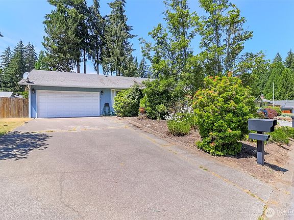 2nd image of 2904 Briarwood Court S