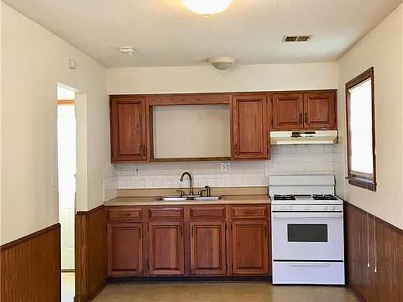 4th image of 5013 Forest Ave