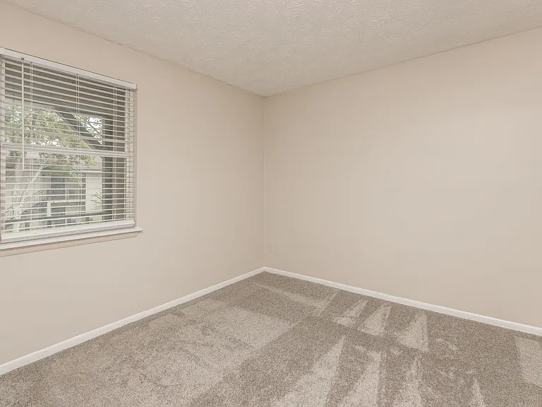 Oasis Club Apartments — Photo 32