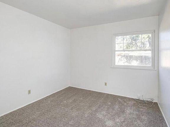 5th image of 3407 Windsor Dr