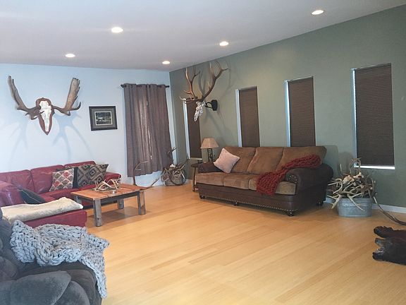 4th image of 714 SE Spokane St