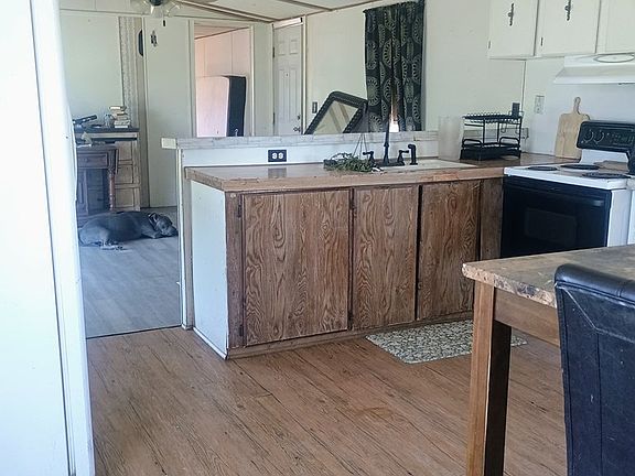3rd image of 1301 Elm Dr