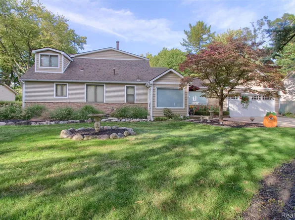 30450 Wentworth St, Livonia, MI 48154