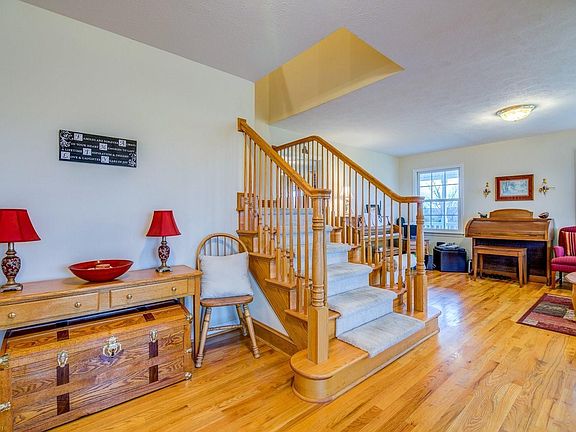 3rd image of 1751 Stratford View Dr