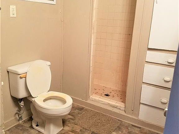 3rd image of 218 E Henrietta Ave
