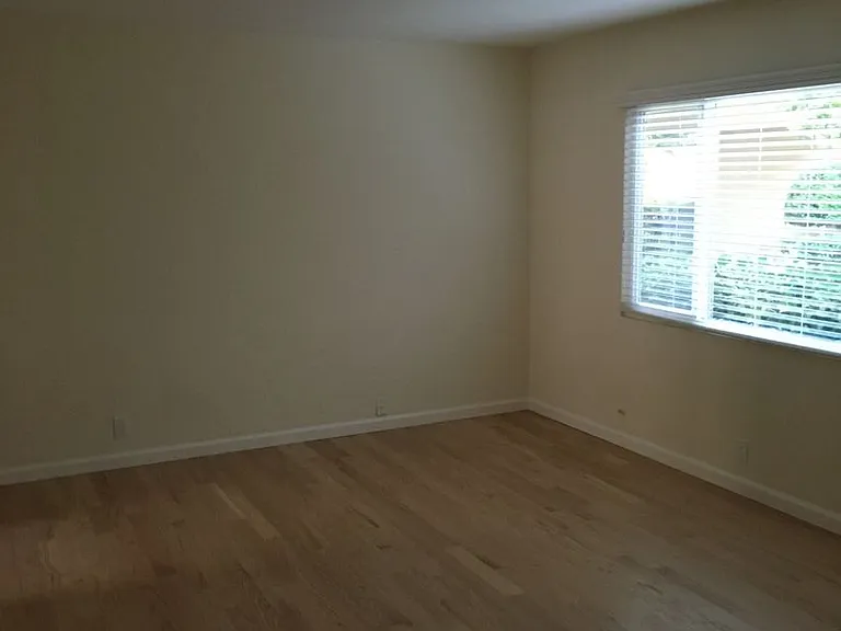 400 Ravenswood Ave — Photo 4