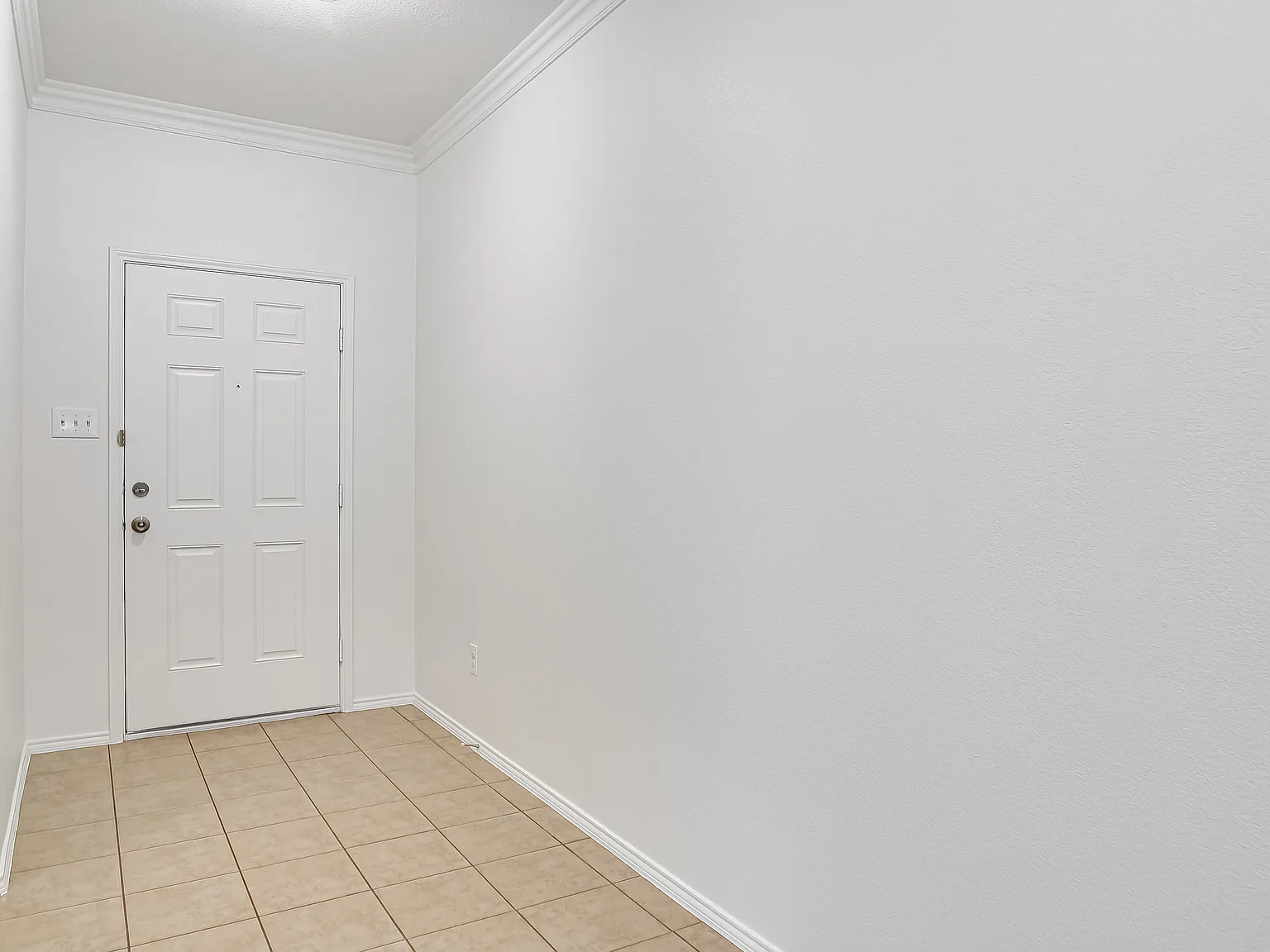 3 bed, 1865 sqft, $2,450 — Photo 2