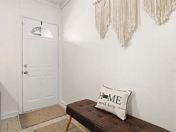 4th image of 447 Edith St