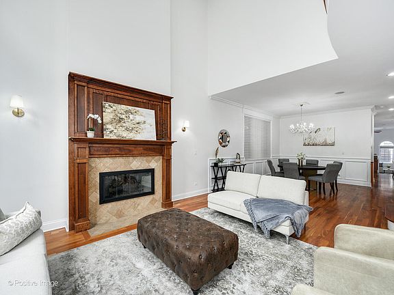 4th image of 3351 N Lakewood Ave