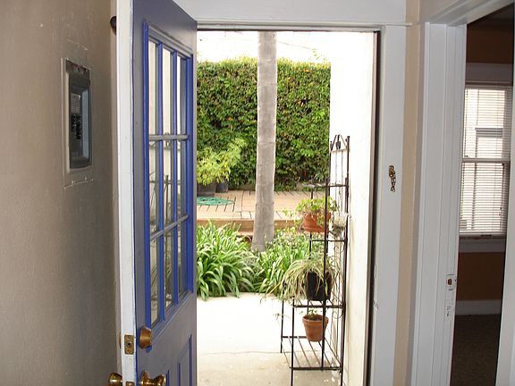 2nd image of 920 W 10th St