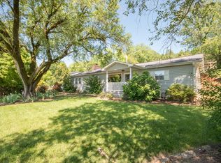 89 Randolph St, Franklin, NC 28734