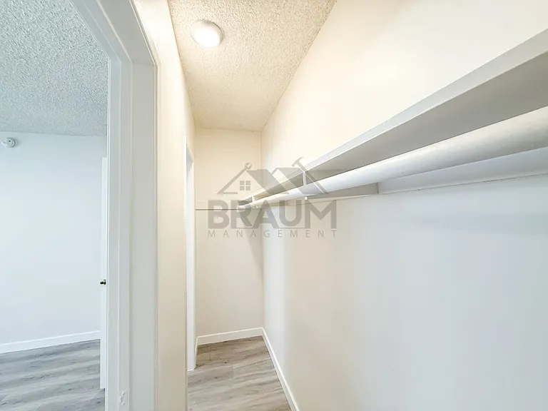 SEPULVEDA — Photo 18