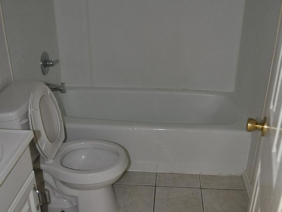 5th image of 613 Highland Ave APT B