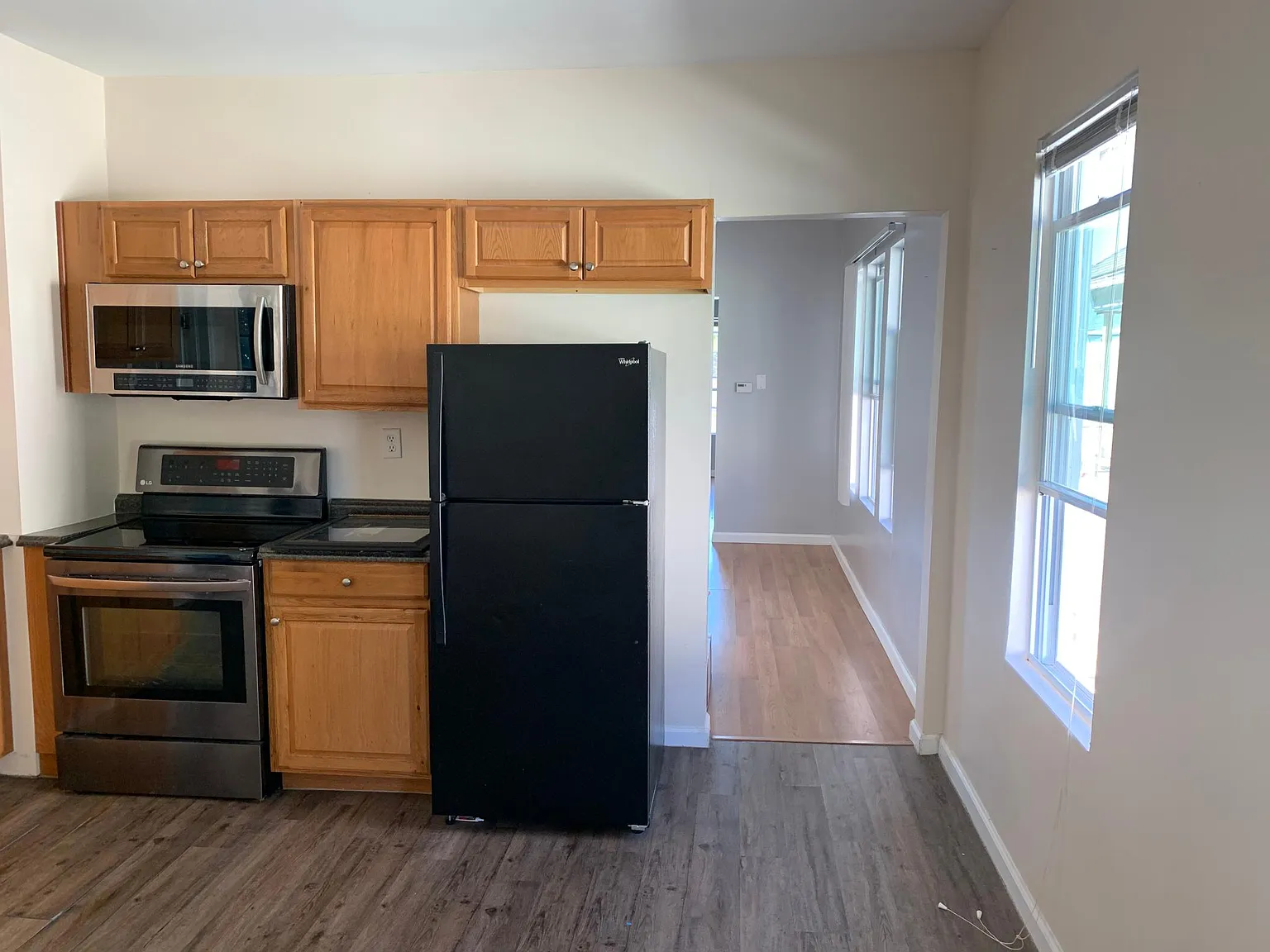 3 bed, 1200 sqft, $1,300 — Photo 4