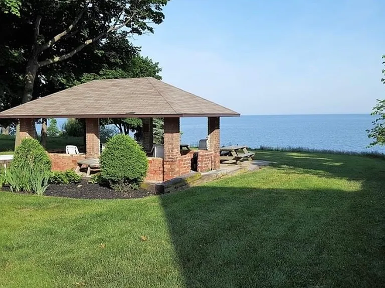 17909 Maplecliff Rd — Photo 4