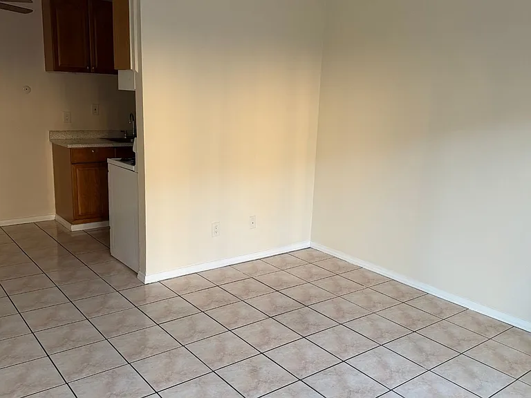 1937 L Ave #17 — Photo 4