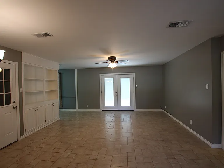 2930 Williamsburg Dr — Photo 6