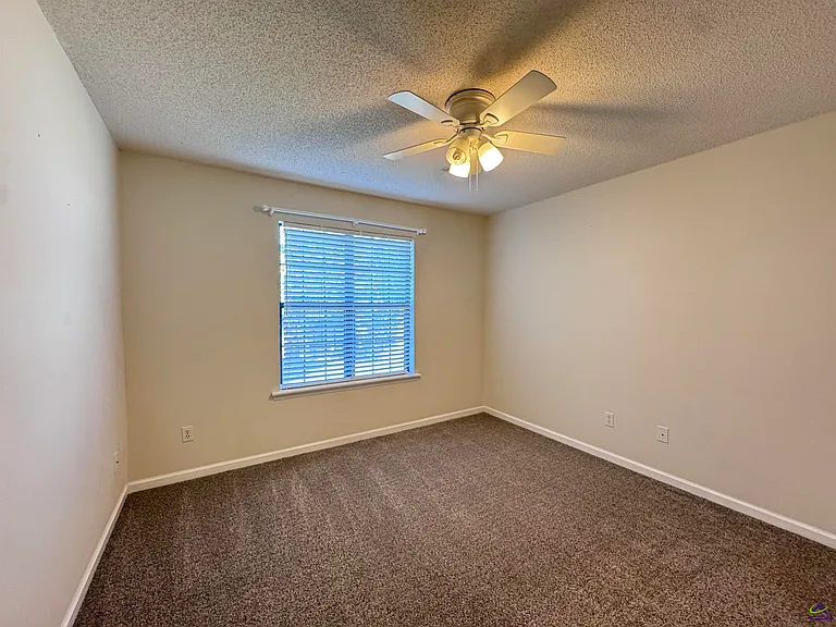125 Lenox Dr — Photo 13