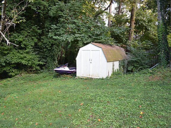 3rd image of 5642 Breezy Ct