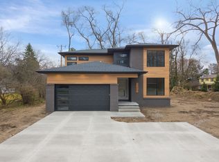 21805 W Forteen Mile Rd, Beverly Hills, MI 48025