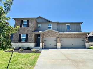 1824 S Main St, Kyle, TX 78640