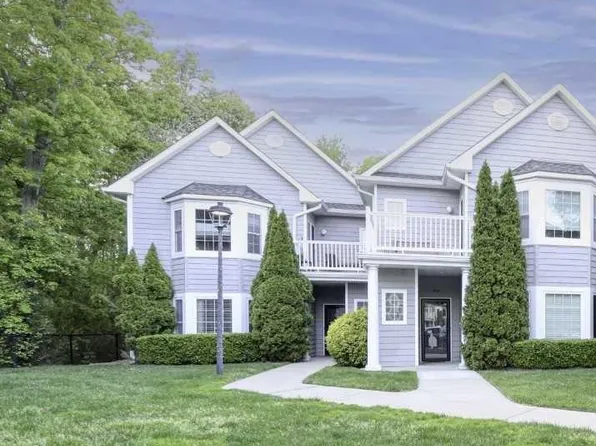402 Okeefe Court, Oakdale, NY 11769