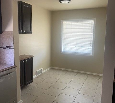 3rd image of 653 Capitol Ave