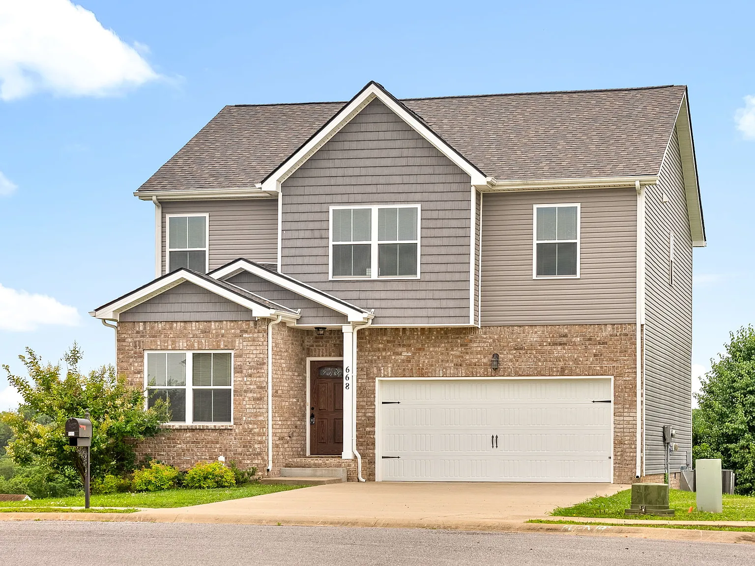4 bed, 2.5 bath, 2150 sqft, $1,975 — Photo 1