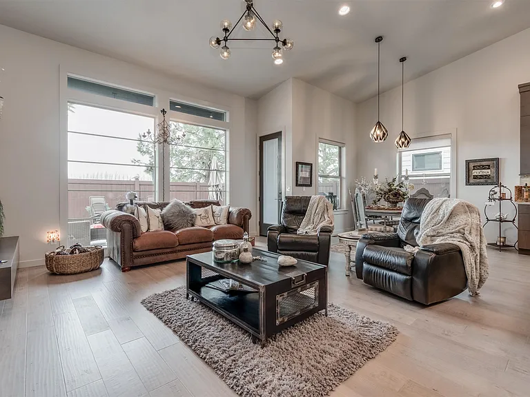 3851 W Crossley Dr — Photo 17