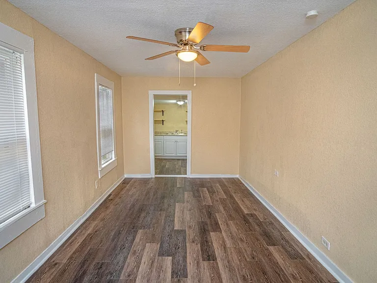 1810 Burnet St — Photo 4