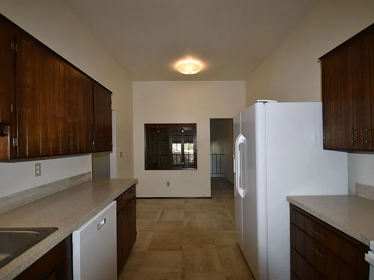 518 Fairway Dr — Photo 12