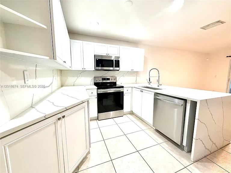 16336 SW 48th Ter #16336 — Photo 7